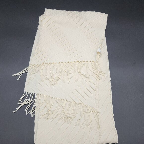 Halogen Ivory White Textured Scarf Rectangle Viscose Polyester Italy Fringed VTG - Picture 2 of 6